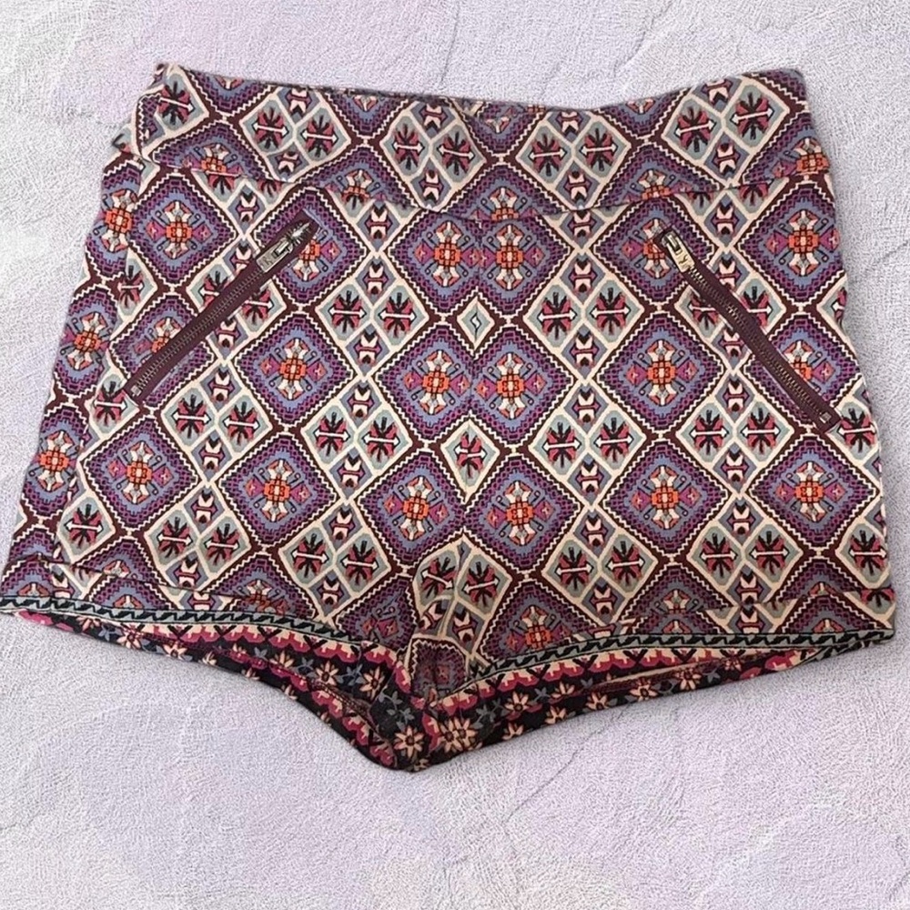 Hollister Boho Patterned High-Waist Knit Shorts in Purple & Cream, M. Like new!